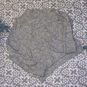 Low turtle neck long sleeve.